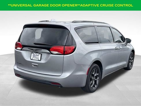 Used 2020 Chrysler Pacifica Touring-L Plus FWD image 6