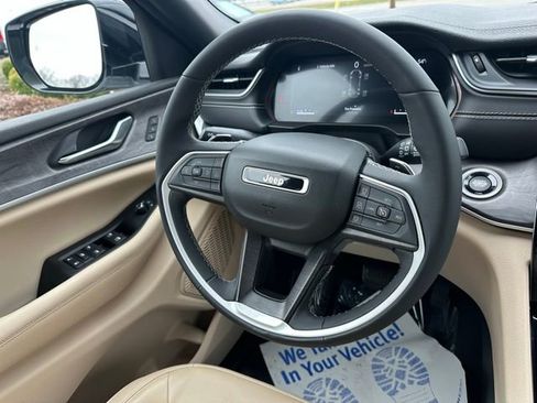 Used 2023 Jeep Grand Cherokee L Limited image 34