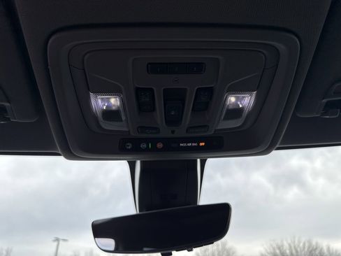 Used 2023 GMC Sierra 3500 Denali w/ Denali Ultimate Package image 34