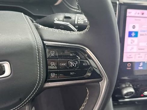 Used 2022 Jeep Grand Cherokee Overland w/ Luxury Tech Group IV image 18