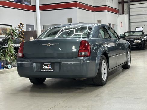 Used 2005 Chrysler 300 Touring w/ Protection Group image 2
