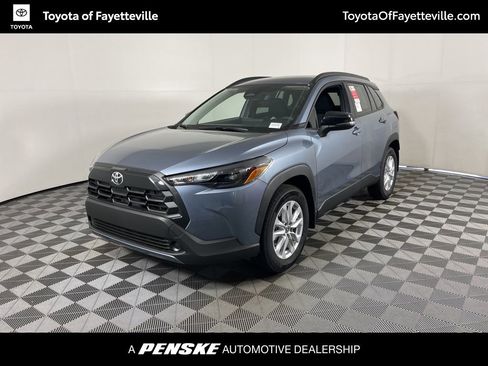 Used 2026 Toyota Corolla Cross LE image 1