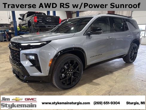 New 2026 Chevrolet Traverse RS w/ LPO, Floor Liner Package image 1