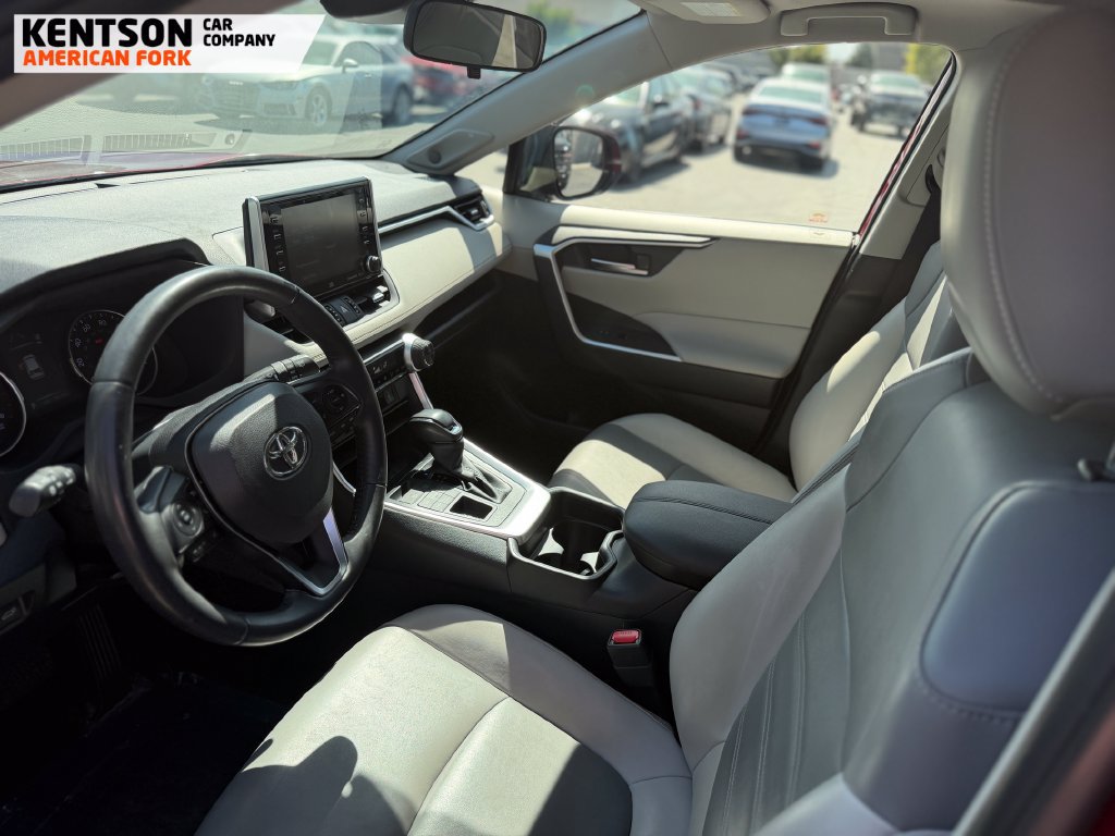 Used 2019 Toyota RAV4 XLE Premium w/ Cold Weather Package AWD/4WD image 31
