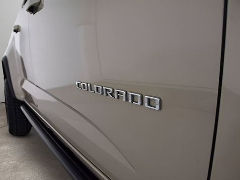 Used 2021 Chevrolet Colorado ZR2 w/ ZR2 Dusk Special Edition image 38