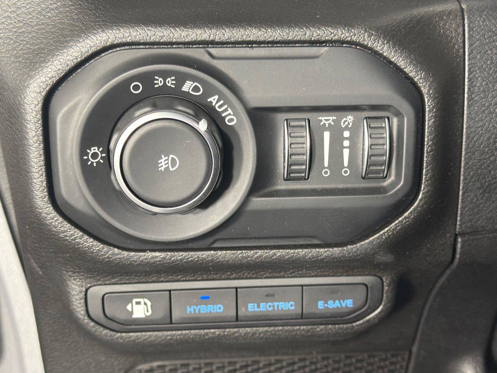 Used 2021 Jeep Wrangler Unlimited Sahara AWD/4WD image 30