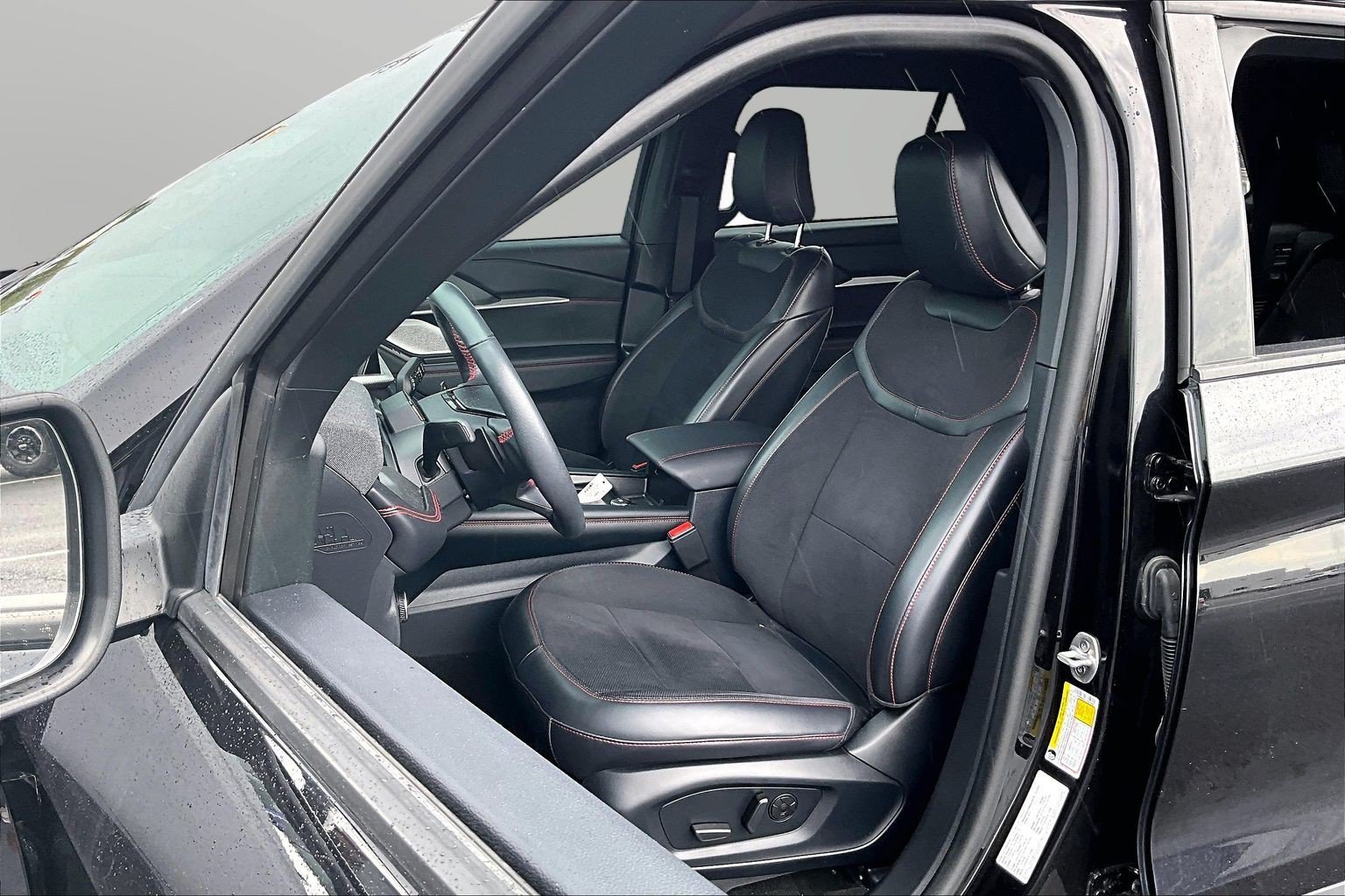 Used 2025 Ford Explorer ST AWD/4WD image 16