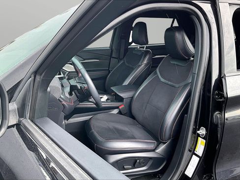 Used 2025 Ford Explorer ST AWD/4WD image 16