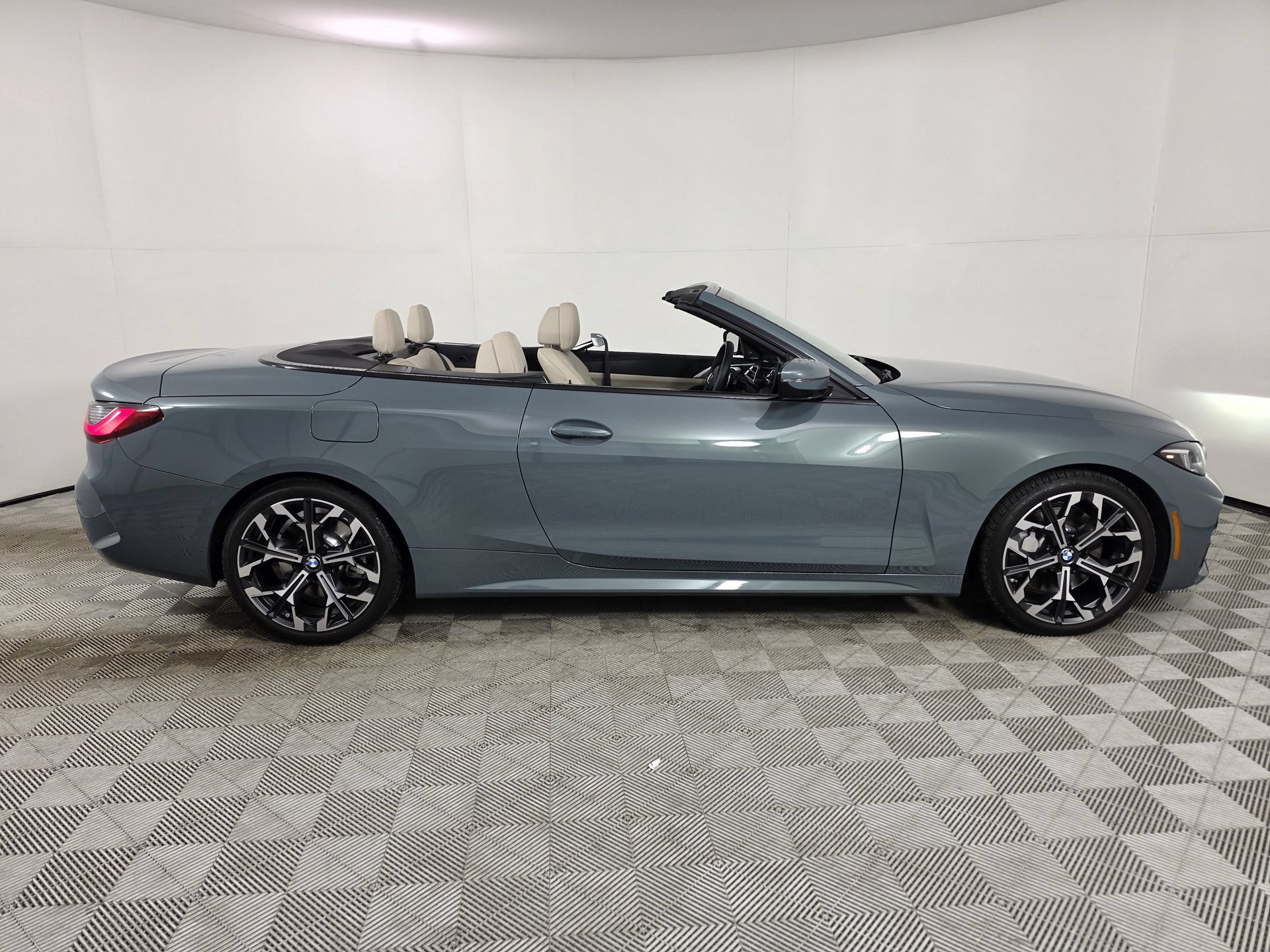 Used 2026 BMW 430i Convertible w/ M Sport Package RWD image 38