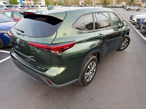 Used 2023 Toyota Highlander XLE AWD/4WD image 5