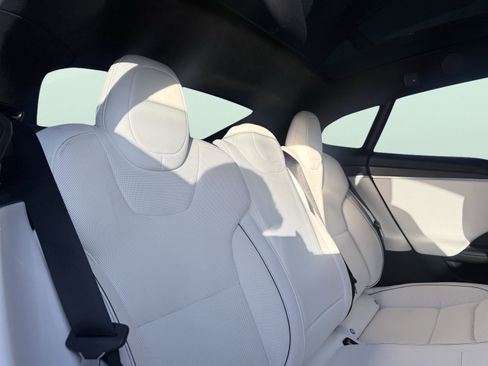 Used 2021 Tesla Model S Plaid image 37