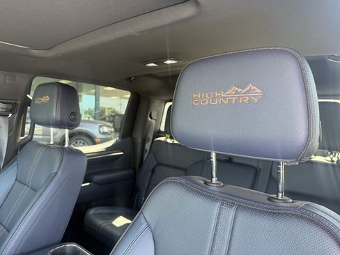 Used 2022 Chevrolet Silverado 1500 High Country w/ High Country Premium Package AWD/4WD image 4