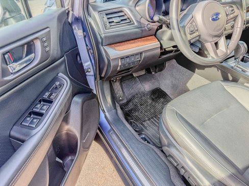 Used 2017 Subaru Outback 3.6R Limited image 11