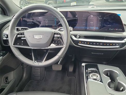 Used 2025 Cadillac Lyriq Luxury image 8