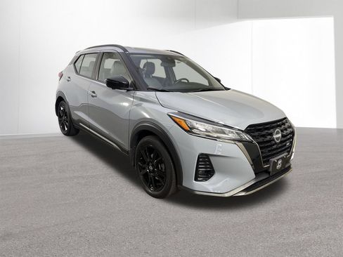 Used 2024 Nissan Kicks SR w/ SR Premium Package FWD image 3