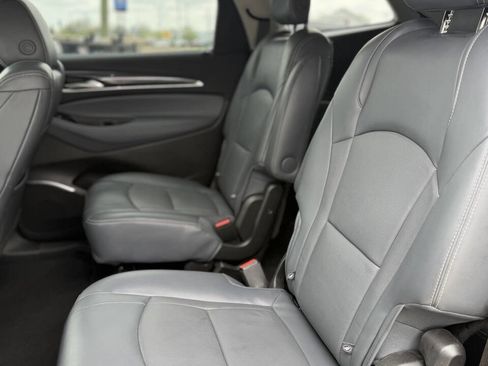 Used 2018 Buick Enclave Essence image 5