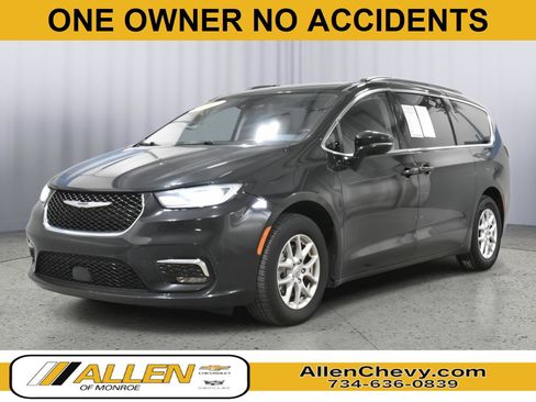 Used 2022 Chrysler Pacifica Touring-L FWD image 1