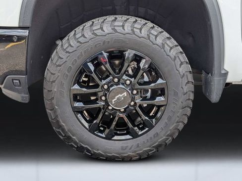 Used 2025 Chevrolet Silverado 2500 LTZ w/ Trail Boss Package AWD/4WD image 11