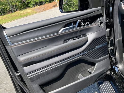 New 2026 Jeep Grand Wagoneer Summit AWD/4WD image 31