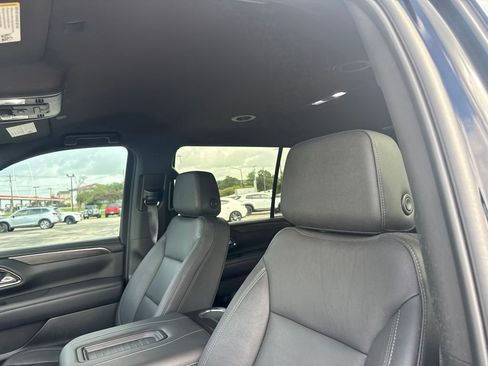 Used 2023 Chevrolet Suburban Z71 w/ Luxury Package AWD/4WD image 11