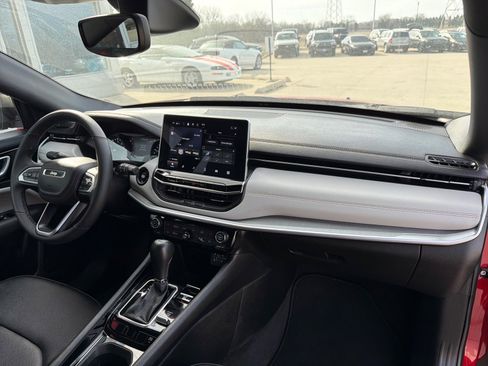 Used 2025 Jeep Compass Limited image 26