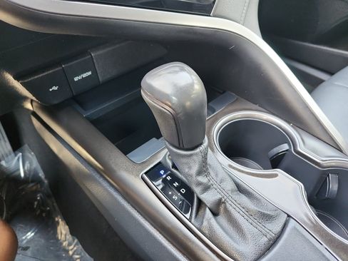 Used 2021 Toyota Camry SE FWD image 19