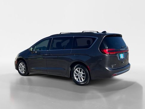 Used 2022 Chrysler Pacifica Touring-L image 4