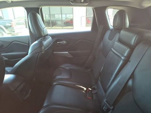 Used 2017 Jeep Cherokee Trailhawk w/ Comfort & Convenience Group AWD/4WD image 10