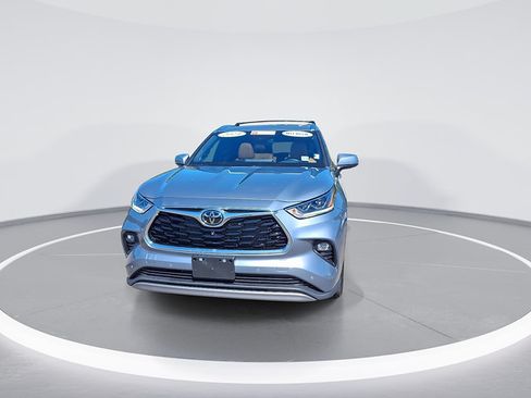 Certified 2024 Toyota Highlander Platinum AWD/4WD image 4