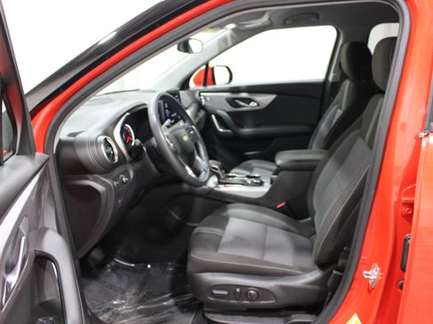 Used 2025 Chevrolet Blazer LT AWD/4WD image 3