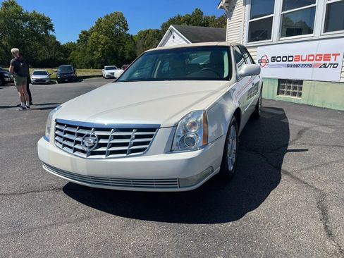 Used 2009 Cadillac DTS w/ Trunk Convenience Package image 1