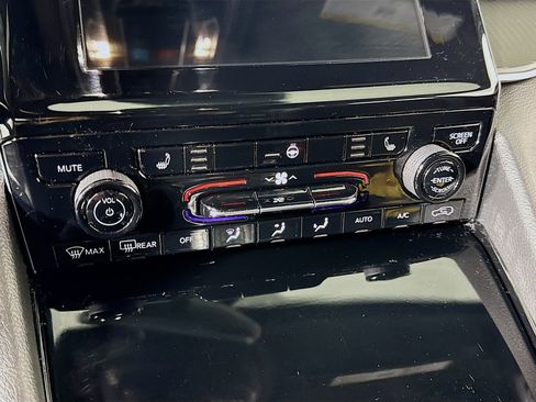 Used 2023 Jeep Grand Cherokee Altitude AWD/4WD image 15