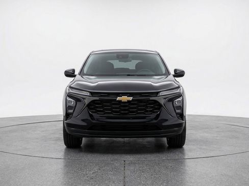 Used 2025 Chevrolet TrailBlazer LT image 2