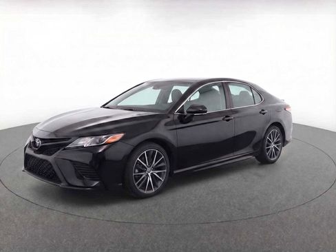 Used 2024 Toyota Camry SE image 1