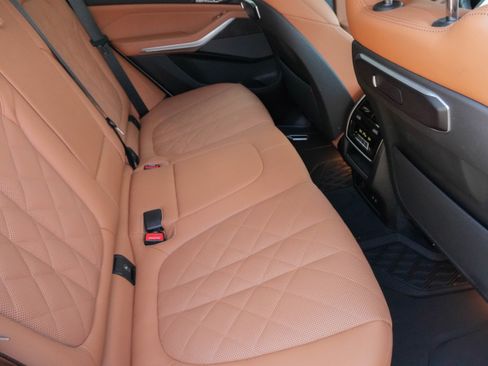 Used 2025 BMW X5 sDrive40i w/ M Sport Package RWD image 37