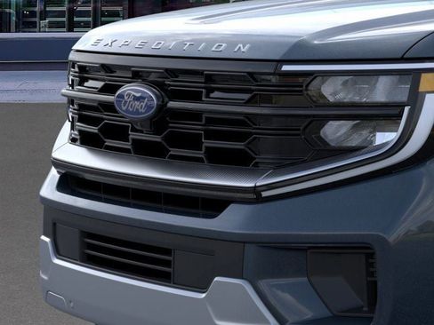 New 2025 Ford Expedition Platinum w/ Platinum Ultimate Package AWD/4WD image 17