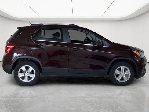 Used 2020 Chevrolet Trax LT w/ LT Convenience Package FWD image 7