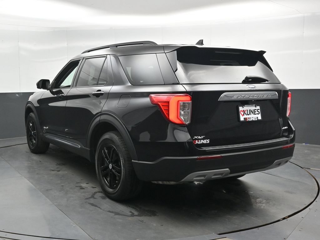 Used 2023 Ford Explorer XLT w/ Equipment Group 202A AWD/4WD image 11