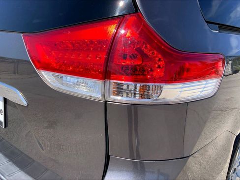 Used 2011 Toyota Sienna Limited w/ Premium Pkg FWD image 29