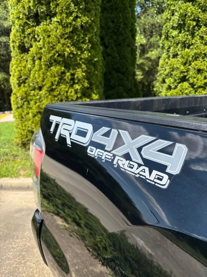 Used 2023 Toyota Tacoma TRD Off-Road w/ Technology Package AWD/4WD image 14
