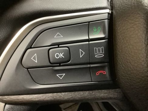 Certified 2023 Jeep Grand Cherokee Limited w/ Luxury Tech Group II AWD/4WD image 28