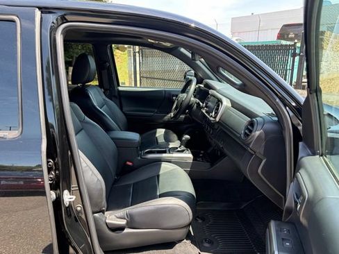 Used 2022 Toyota Tacoma Limited AWD/4WD image 29