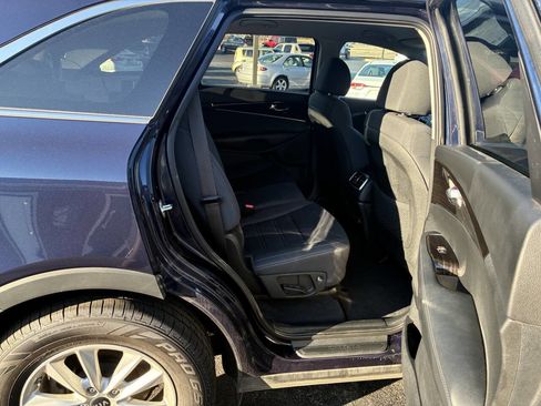 Used 2020 Kia Sorento LX w/ LX I4 Convenience Package image 11