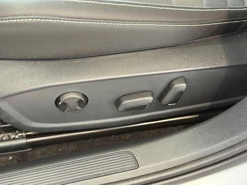 Used 2025 Volkswagen Jetta SE image 23