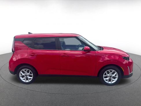 Used 2025 Kia Soul LX w/ LX Technology Package FWD image 16