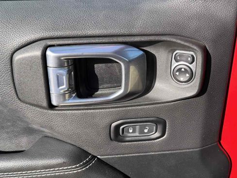 Used 2021 Jeep Wrangler Unlimited Sahara image 32