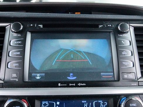 Used 2017 Toyota Highlander Limited image 17