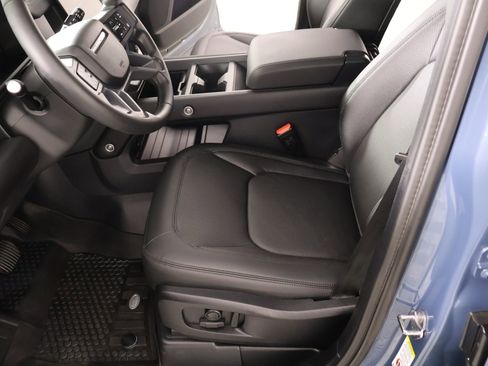 Used 2025 Land Rover Defender 110 X-Dynamic SE image 11