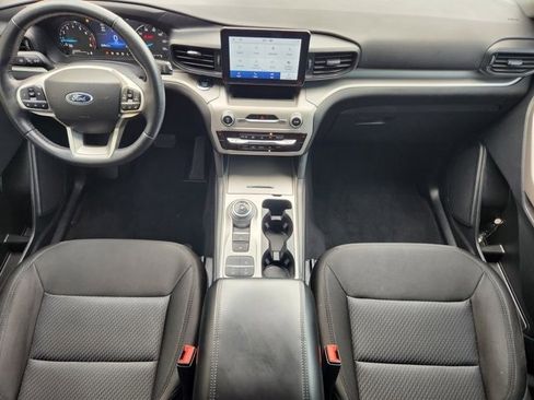 Used 2022 Ford Explorer XLT image 26