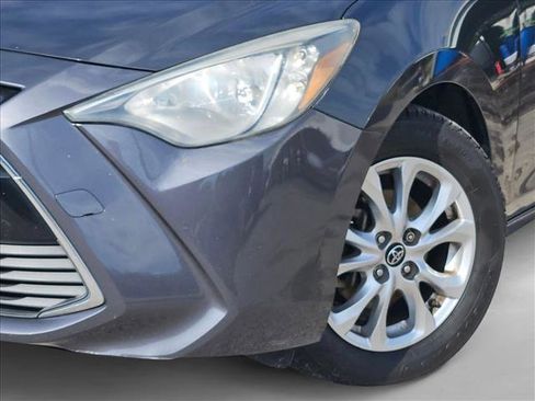 Used 2016 Toyota Yaris Sedan image 4